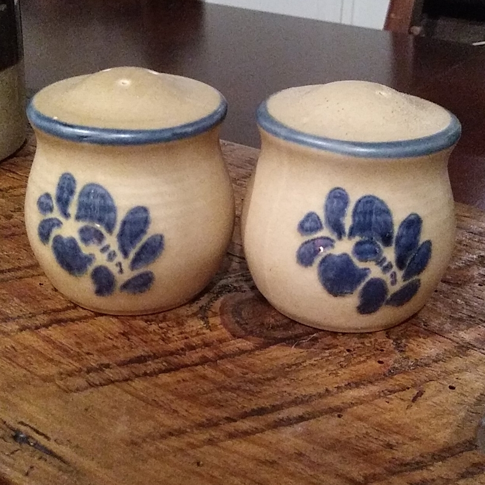Pfaltzgraff FOLK ART Vintage Salt & Pepper Shaker Set